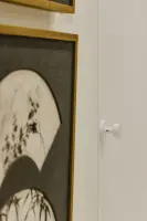 동양화와 미니멀 공간의 조화로운 갤러리